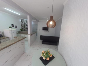 BEIRA MAR II dorm ap207 - TUPI - 15 metros da praia - 2 dormitórios com VARANDA - WI FI e acomoda até 8 pessoas - ESTACIONAMENTO Gratuito